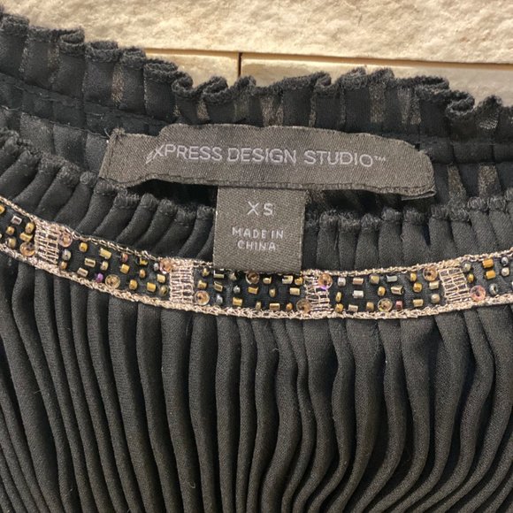 EXPRESS DESIGN STUDIO - Ruffled Silk Top - Size: XS - Picture 2 of 6